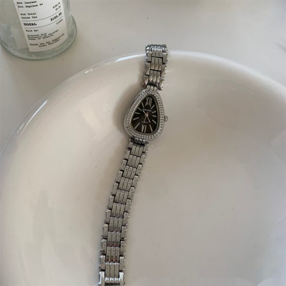 Golden Snake Head Gorgeous Chain Watch Women - Image 8