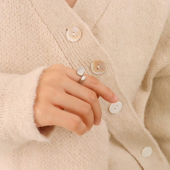 Vintage Fashion White Seashell Ring - Image 5