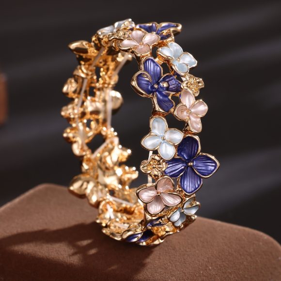 Enamel Little Sakura Elastic Bracelet Women's High-grade All-match Alloy Bracelet - Image 3