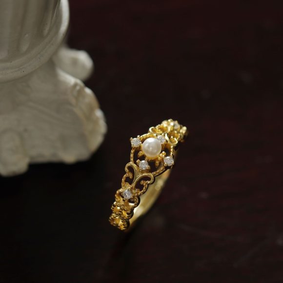 Women's Gold-plated Antique Hollow Ring - Image 2