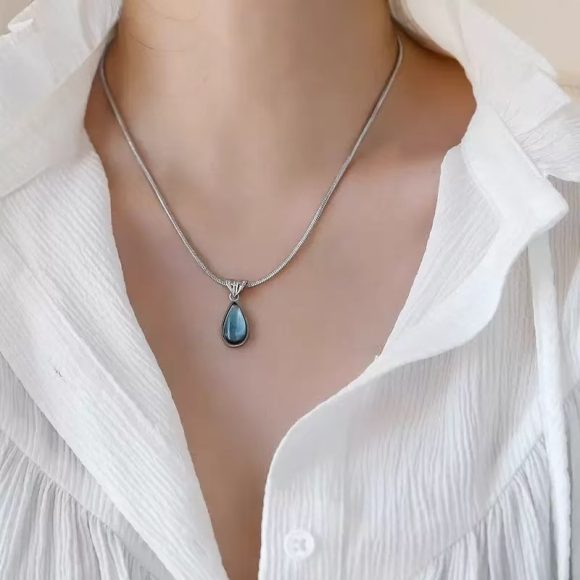 Simple Retro Water Drop Aquamarine Necklace For Women - Image 3