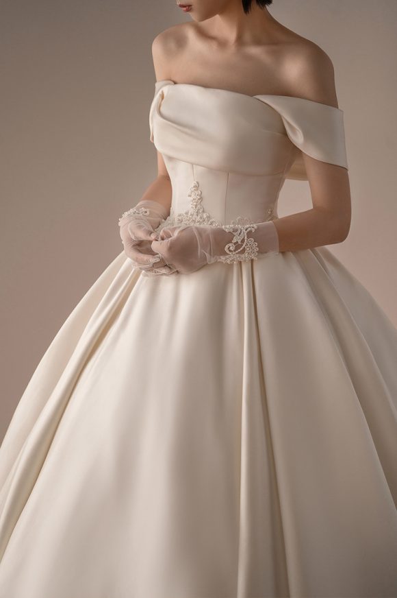Women's Satin Off-shoulder Retro Fashion Trailing Wedding Dress - Image 5