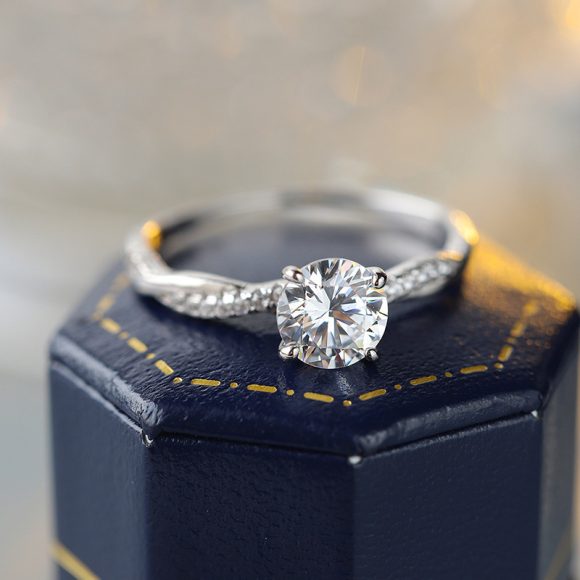 S925 Sterling Silver D-color High Carbon Stone Artificial Diamond Ring - Image 2