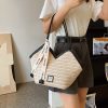 Female Large Capacity Tote Commuter Hand-carrying Bag