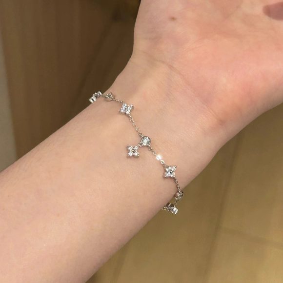High-grade Four-leaf Clover Zircon Bracelet Fashion Gift Dignified Sense Of Design - Image 5