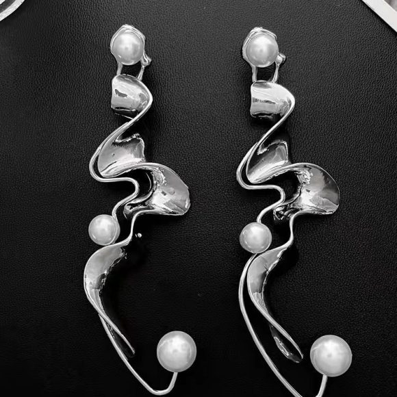 Twisted Irregular Geometric Pearl Earrings Exaggerated - Image 3