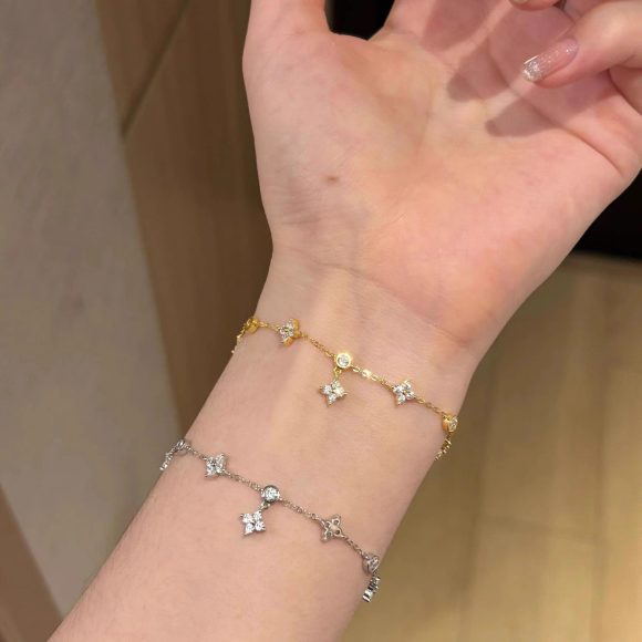 High-grade Four-leaf Clover Zircon Bracelet Fashion Gift Dignified Sense Of Design - Image 7