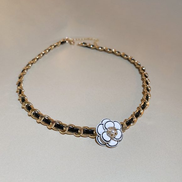 Dark Style Rhinestone-encrusted Pearl Flower Leather Winding Necklace - Image 5