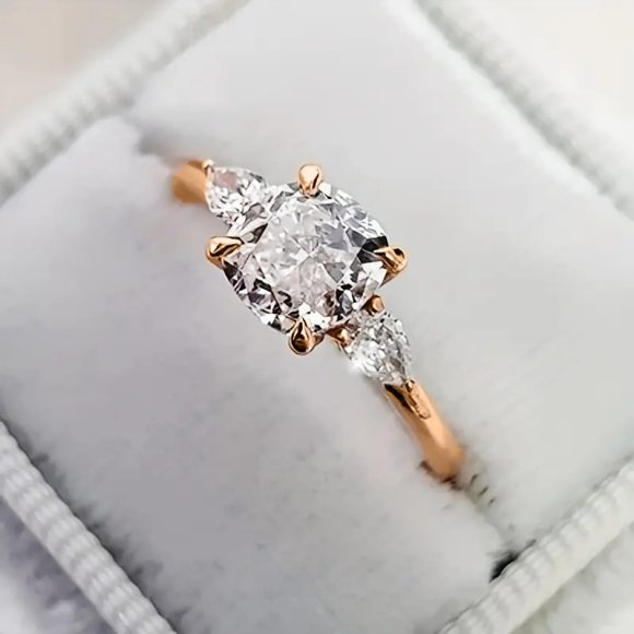 European And American Elegant Four-claw Zircon Ring