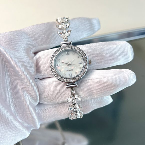 Affordable Luxury Diamond-embedded Free Adjustable Bracelet Quartz Watch - Image 3