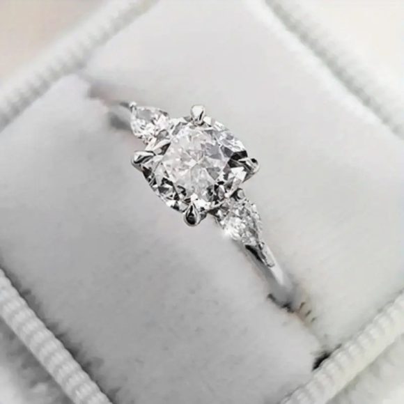 European And American Elegant Four-claw Zircon Ring - Image 7