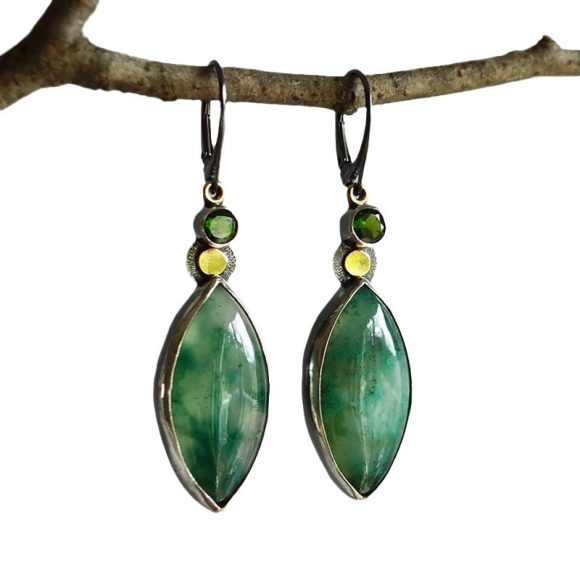 Vintage Leaves Shape Green Earrings - Image 3