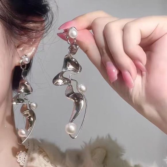 Twisted Irregular Geometric Pearl Earrings Exaggerated - Image 4
