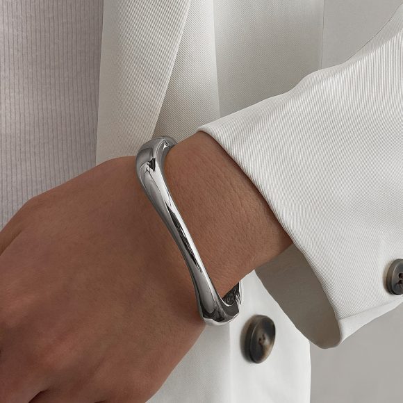 Women's Exaggerated Metal Glossy Surface Bracelet - Image 3