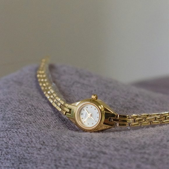 Women's Retro Casual Horse Eye Copper Strips Mid-ancient Watch - Image 4