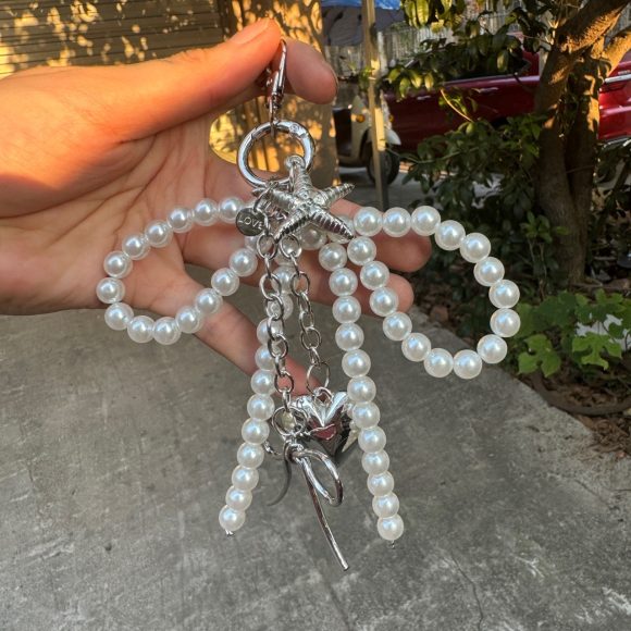 Korean Chic New Sweet Pearl Bow Silver Love Pendant Car Keychain Pendant - Image 2