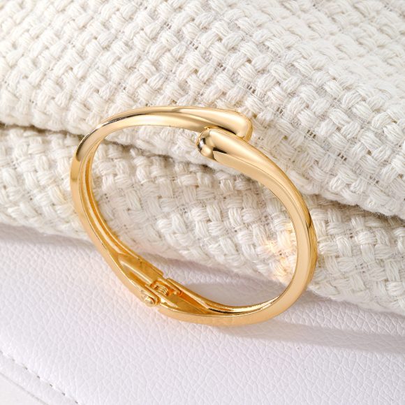 Women's Exaggerated Metal Glossy Surface Bracelet - Image 2