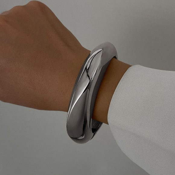 Women's Exaggerated Metal Glossy Surface Bracelet - Image 6