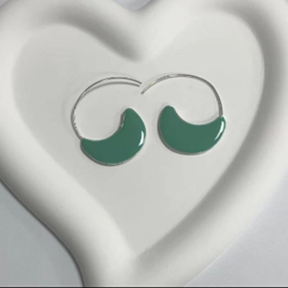 Mild Luxury Retro Fashion Creative Women's Earrings - Image 4
