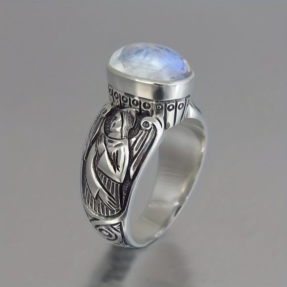 Personality Retro Head Shape Moonstone Ring