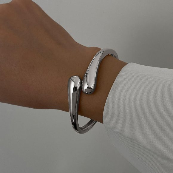 Women's Exaggerated Metal Glossy Surface Bracelet - Image 9