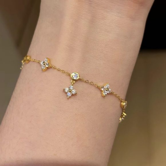 High-grade Four-leaf Clover Zircon Bracelet Fashion Gift Dignified Sense Of Design - Image 3