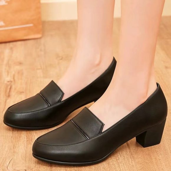Mom Shoes Soft Leather Versatile