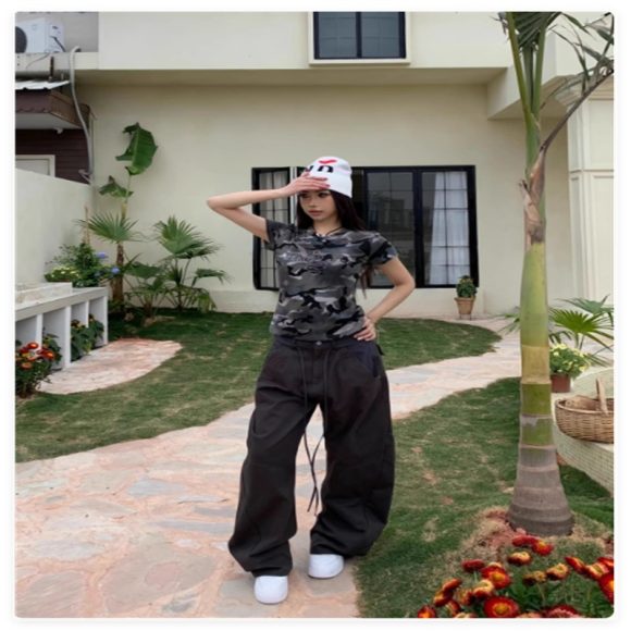 Retro Camouflage Printed Short Sleeved T-shirt For Women - Image 2