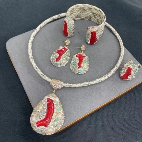 New Genuine Leather Snakeskin Sea Bamboo Inlaid Pearl Autumn And Winter Four-piece Jewelry Set - Image 3