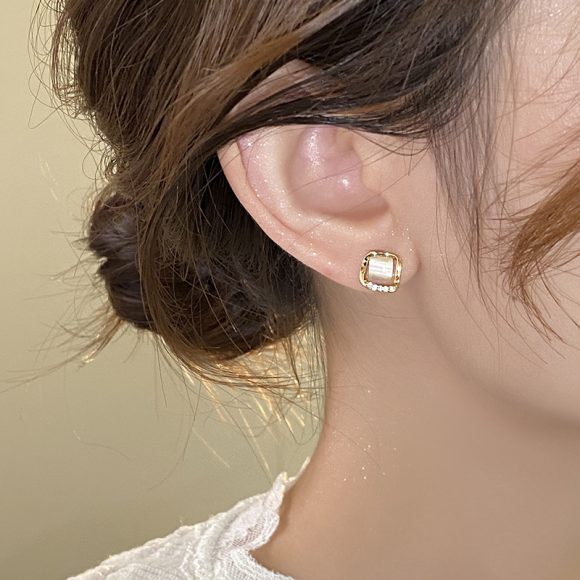 Small Square Ear Studs Light Luxury Minority Design Sense - Image 3