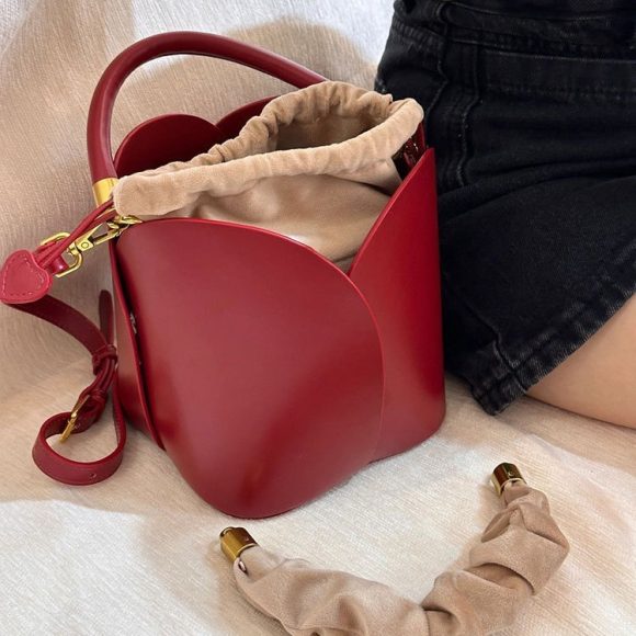 Popular Red Bridal Petal Portable Bucket Bag - Image 3