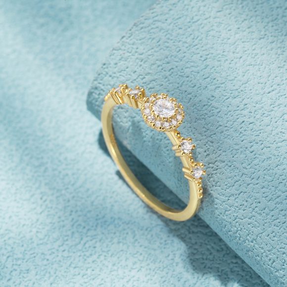 European And American Entry Lux Flower Rhinestone-embedded Closed 925 Silver High-grade Romantic Proposal Ring - Image 3