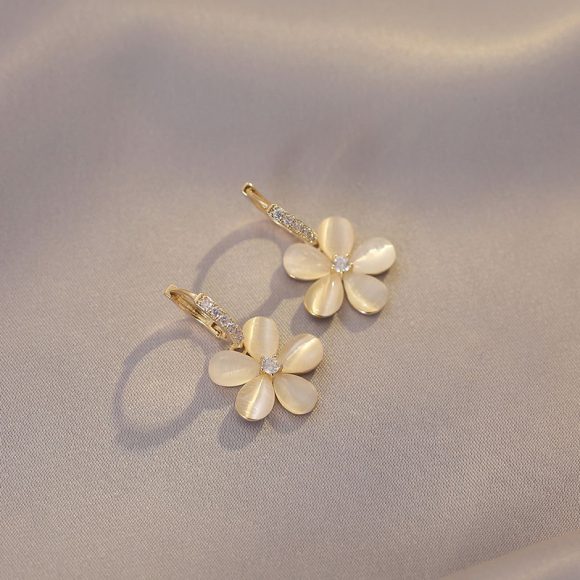 New Versatile Ear Clip High-grade Opal Flower Earrings - Image 2